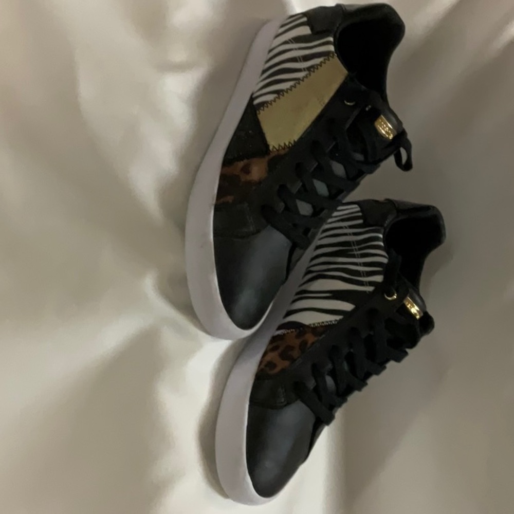 Guess gym shoes multi color